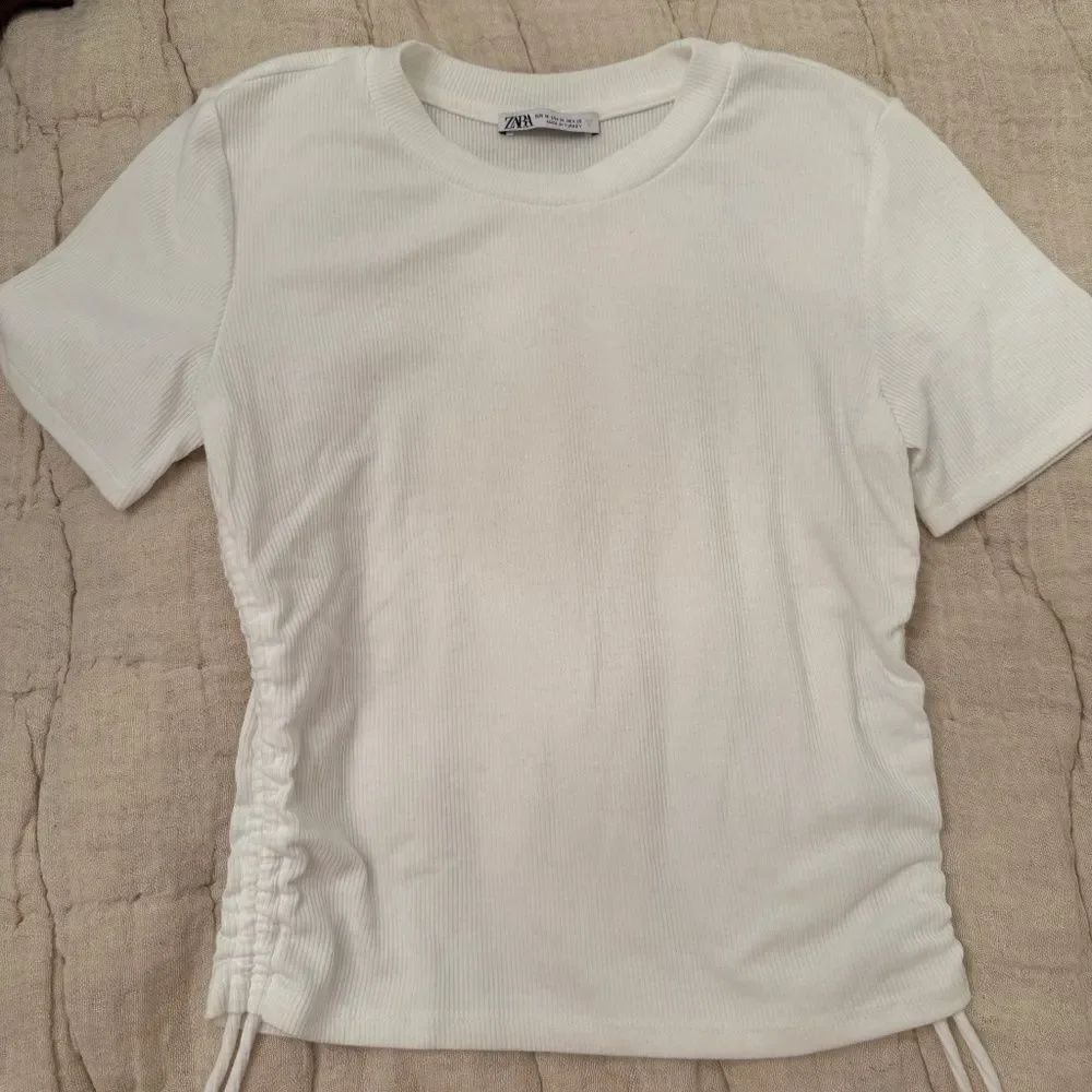ZARA White Ribbed Ruched Short Sleeve Top - Picture 4 of 5